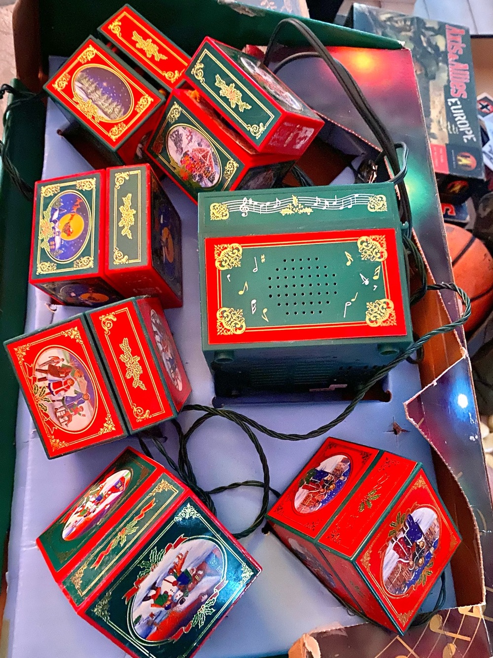 VINTAGE NOMA MUSIC BOX CHRISTMAS COLLECTION PLAYS 18 SONGS ANIMATED
